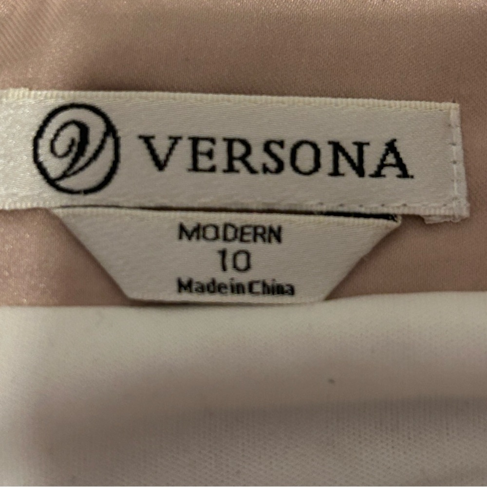 Versona woman skirt size 10 Midi skirt.